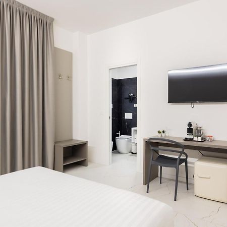 Excelsior Station Suite Bologna Bagian luar foto