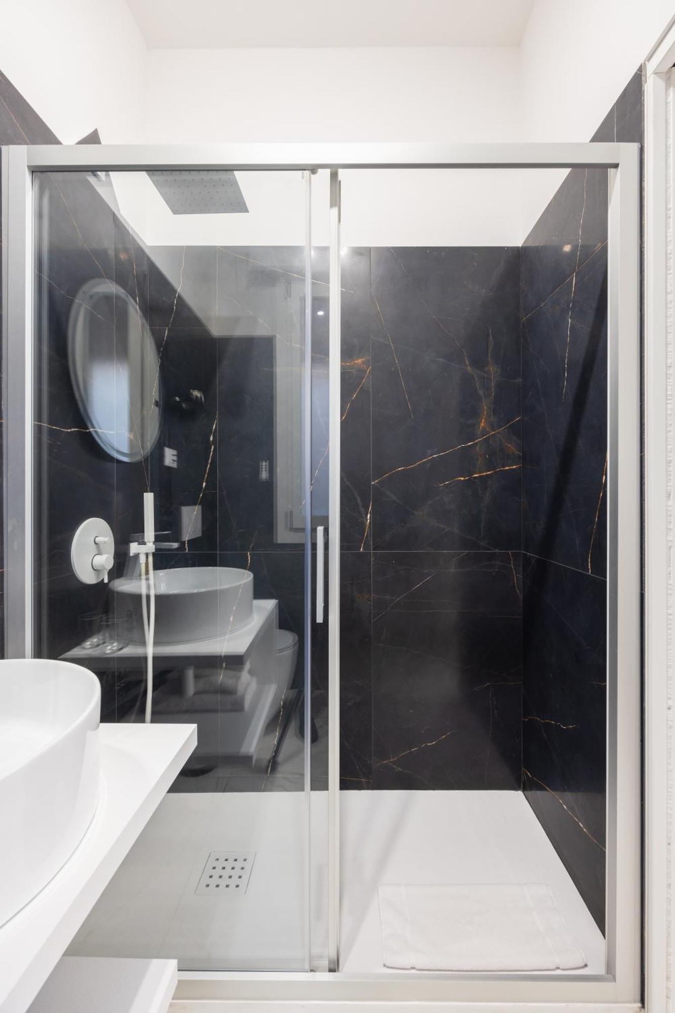 Excelsior Station Suite Bologna Bagian luar foto