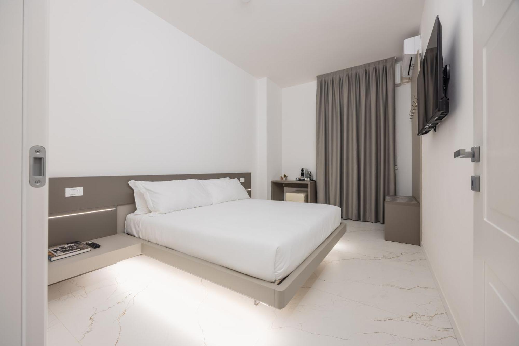 Excelsior Station Suite Bologna Bagian luar foto