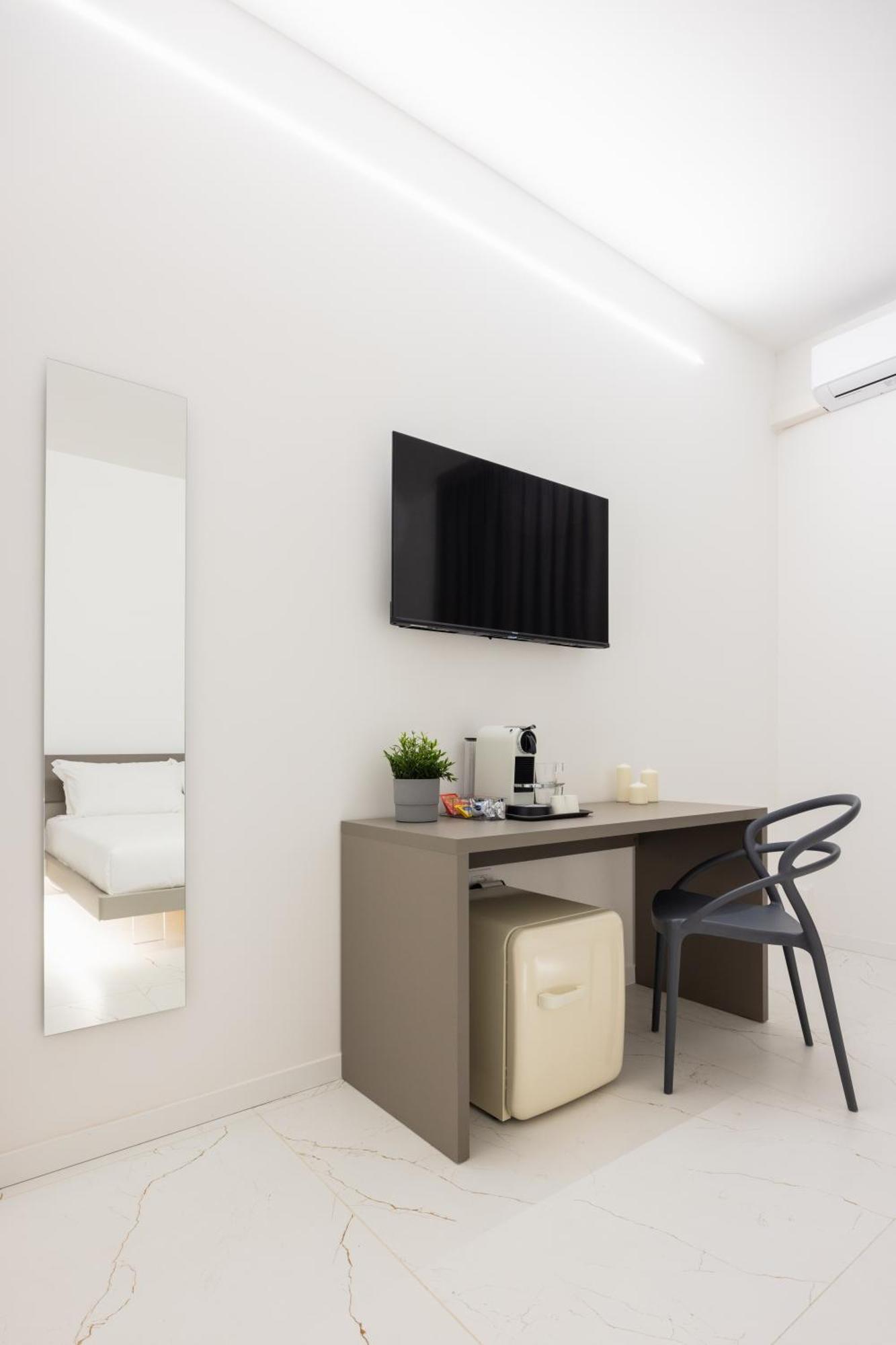 Excelsior Station Suite Bologna Bagian luar foto