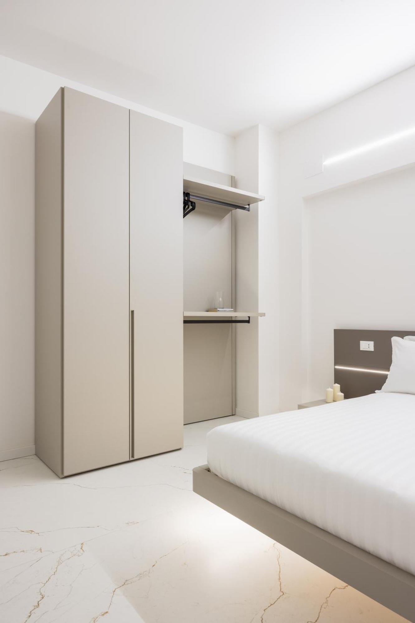 Excelsior Station Suite Bologna Bagian luar foto