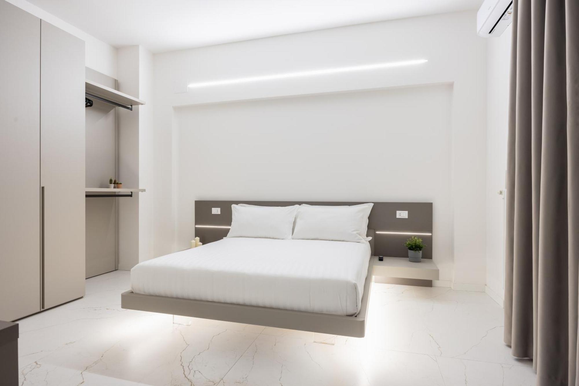 Excelsior Station Suite Bologna Bagian luar foto