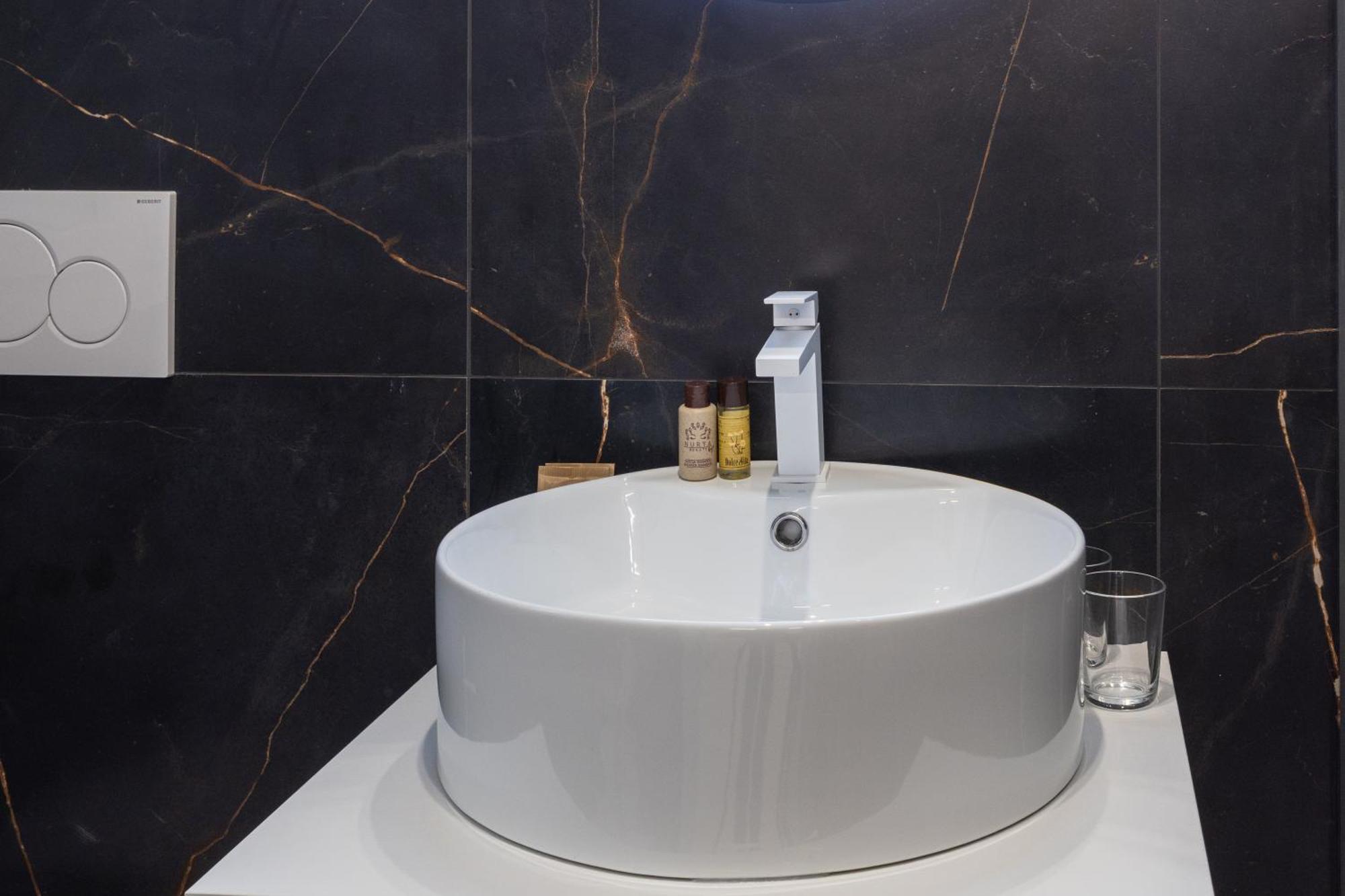 Excelsior Station Suite Bologna Bagian luar foto