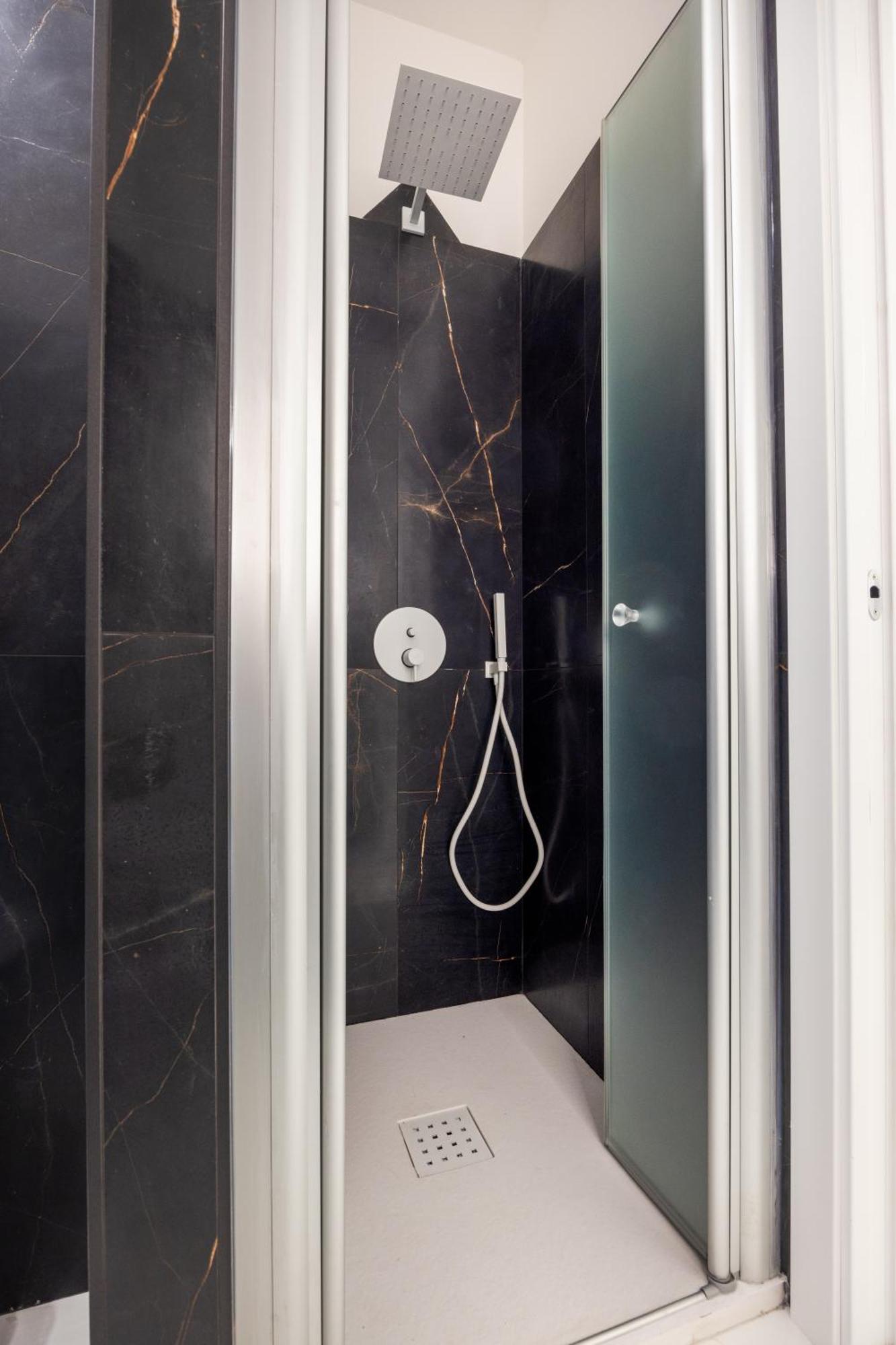 Excelsior Station Suite Bologna Bagian luar foto