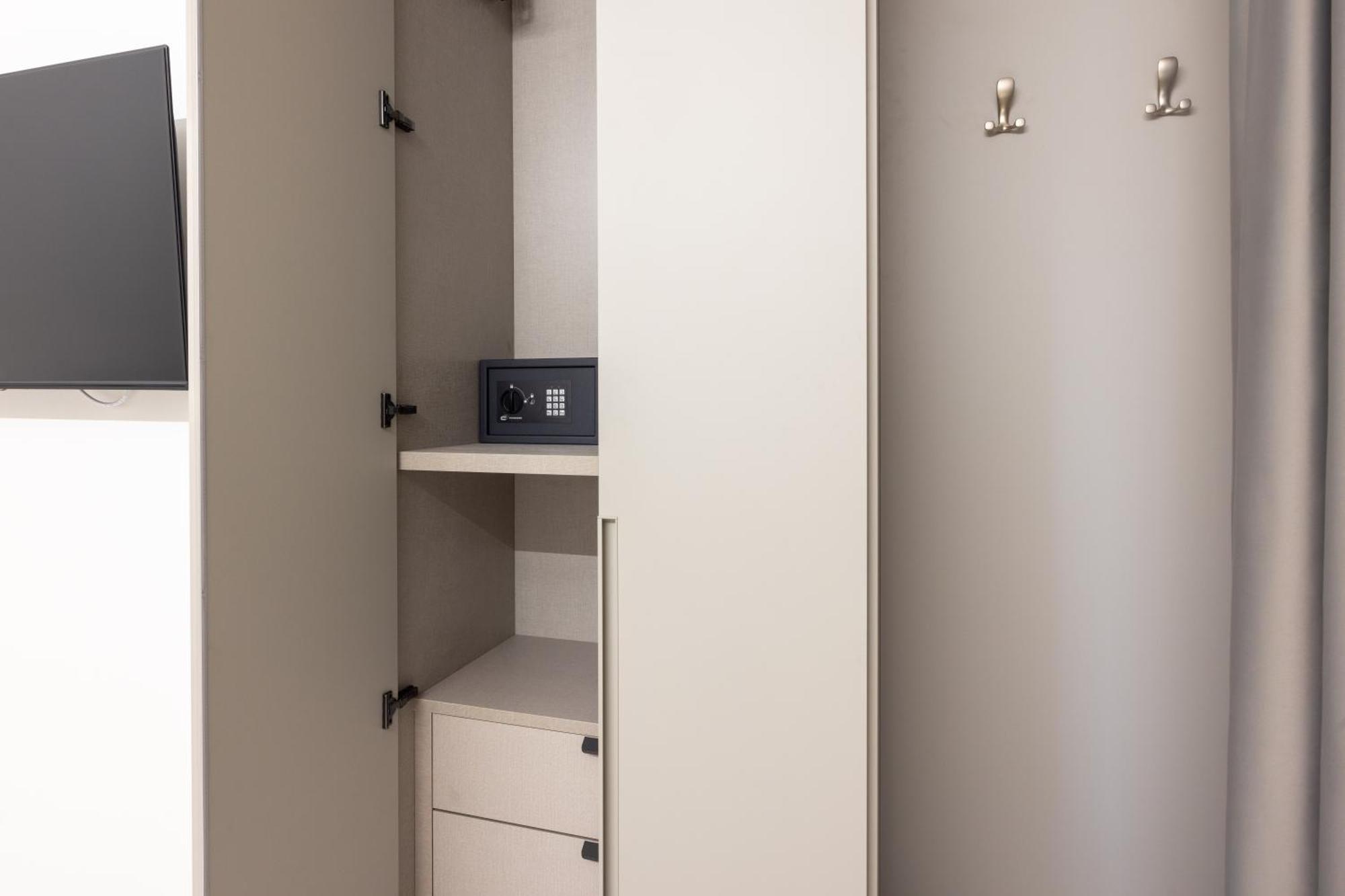 Excelsior Station Suite Bologna Bagian luar foto