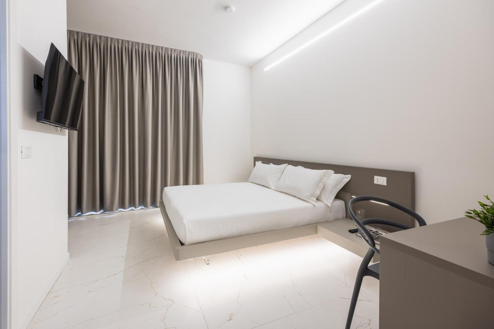 Excelsior Station Suite Bologna Bagian luar foto