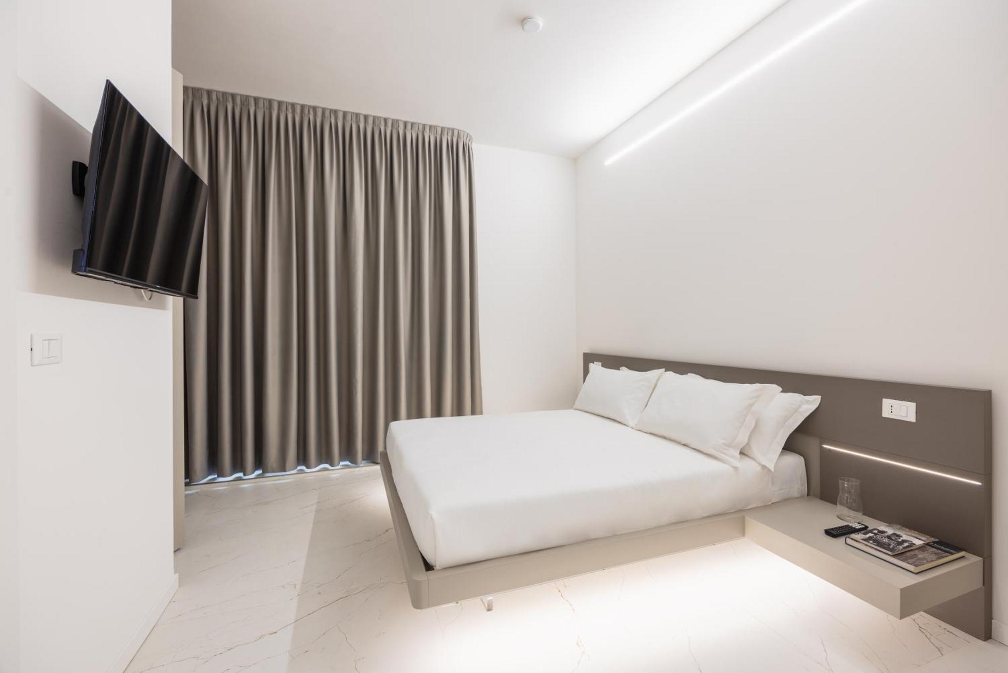Excelsior Station Suite Bologna Bagian luar foto