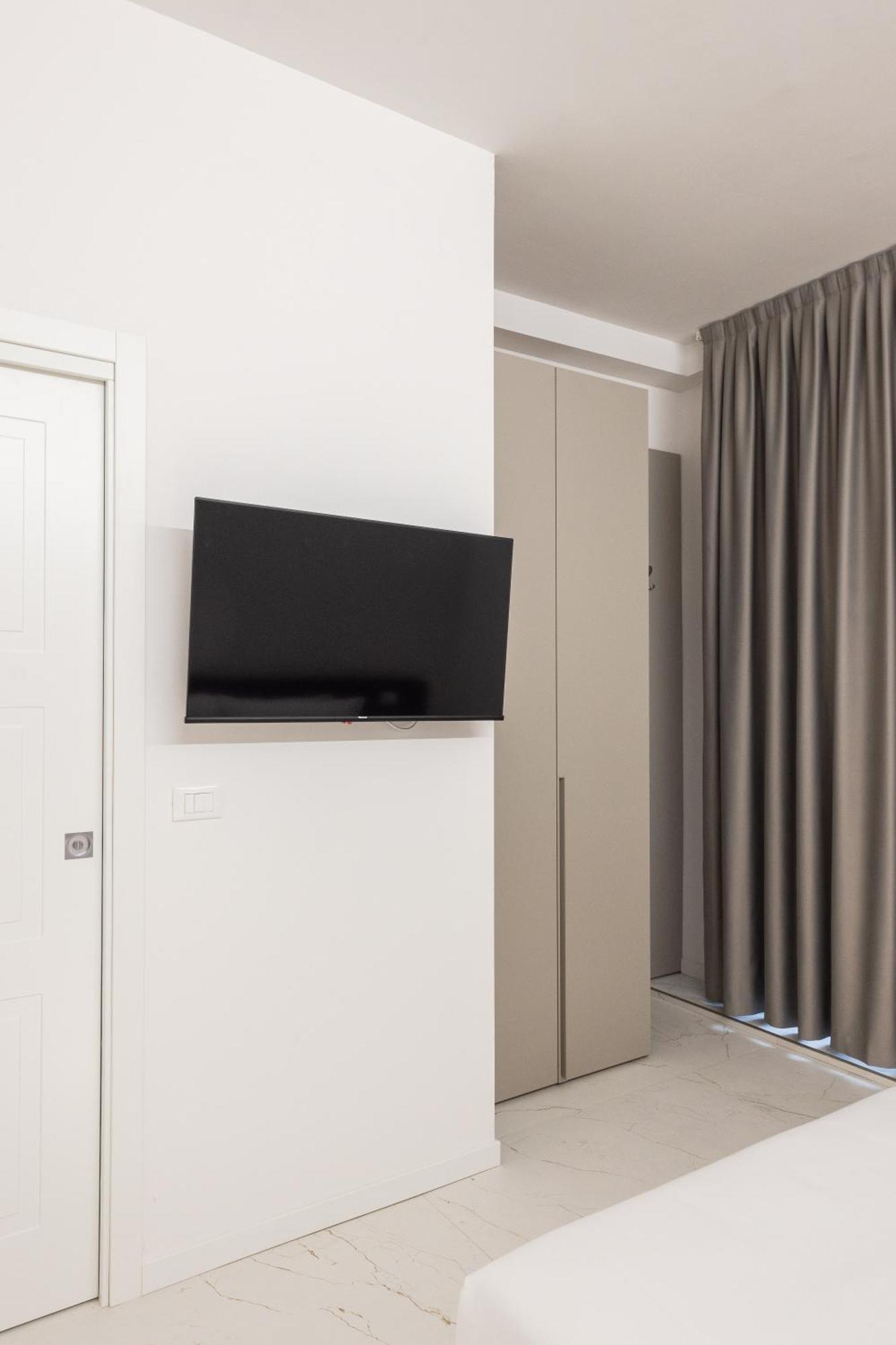 Excelsior Station Suite Bologna Bagian luar foto