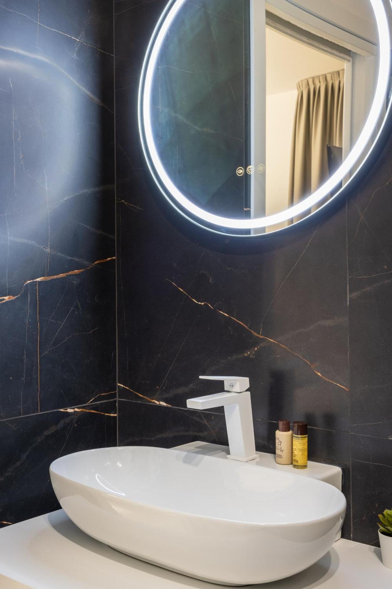 Excelsior Station Suite Bologna Bagian luar foto