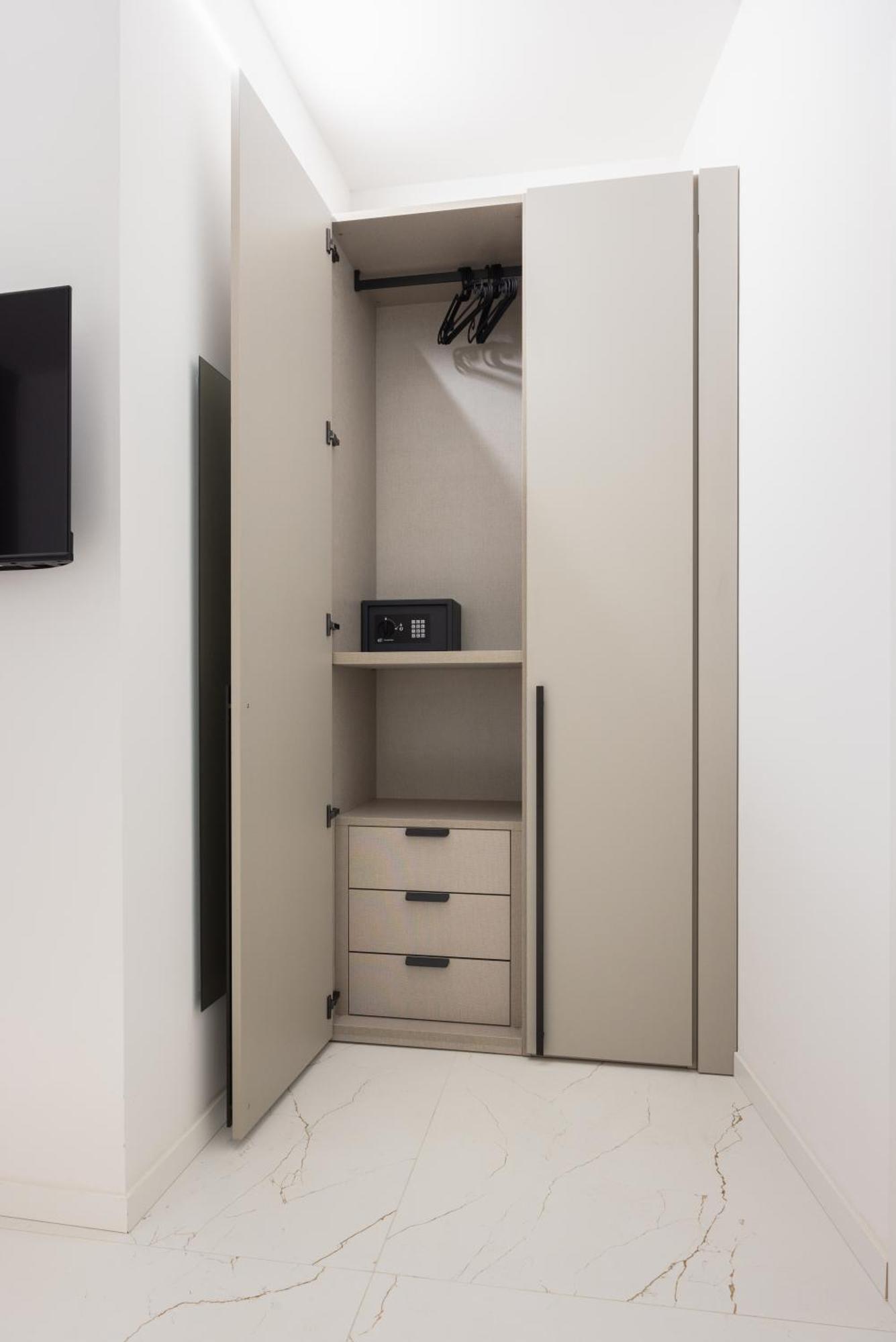 Excelsior Station Suite Bologna Bagian luar foto