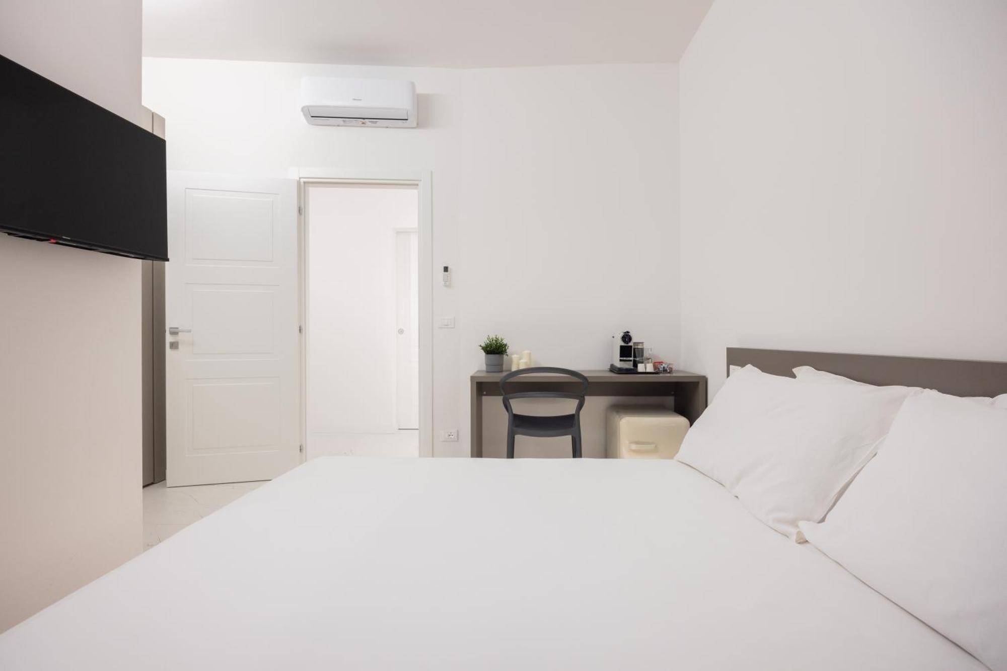 Excelsior Station Suite Bologna Bagian luar foto