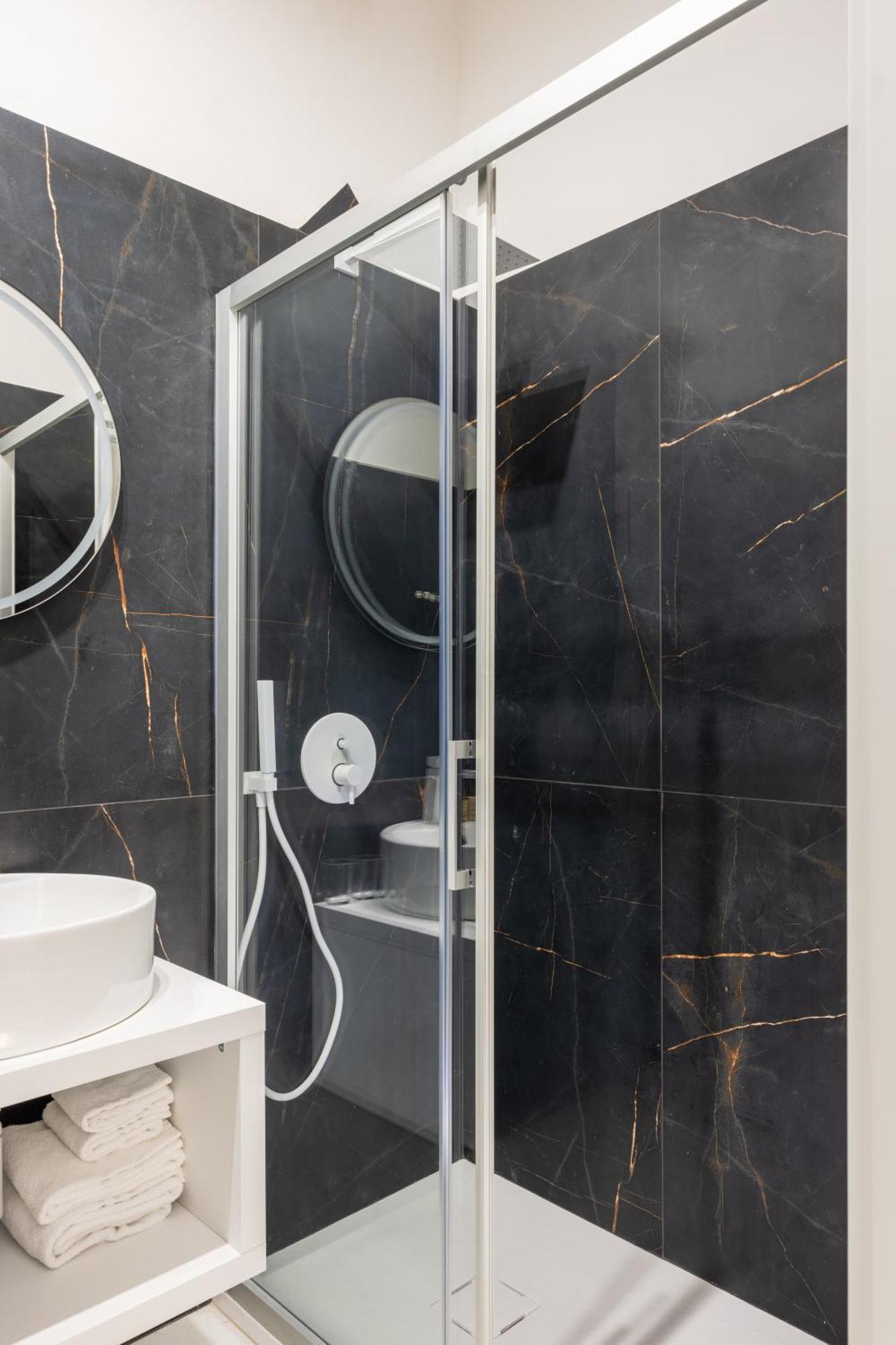Excelsior Station Suite Bologna Bagian luar foto