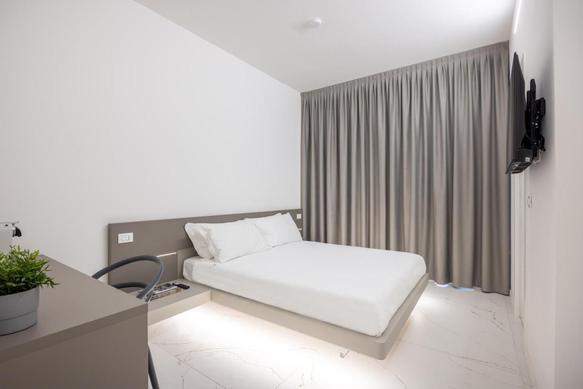 Excelsior Station Suite Bologna Bagian luar foto