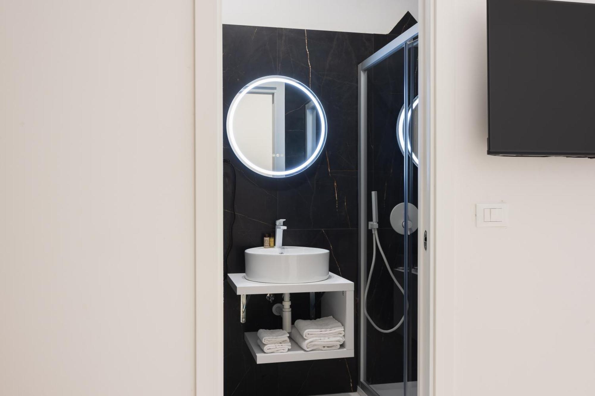 Excelsior Station Suite Bologna Bagian luar foto